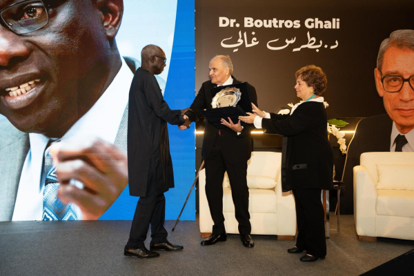 Le Caire :  Le Sénégalais Adama Dieng reçoit le prestigieux prix de l’Engagement Humanitaire