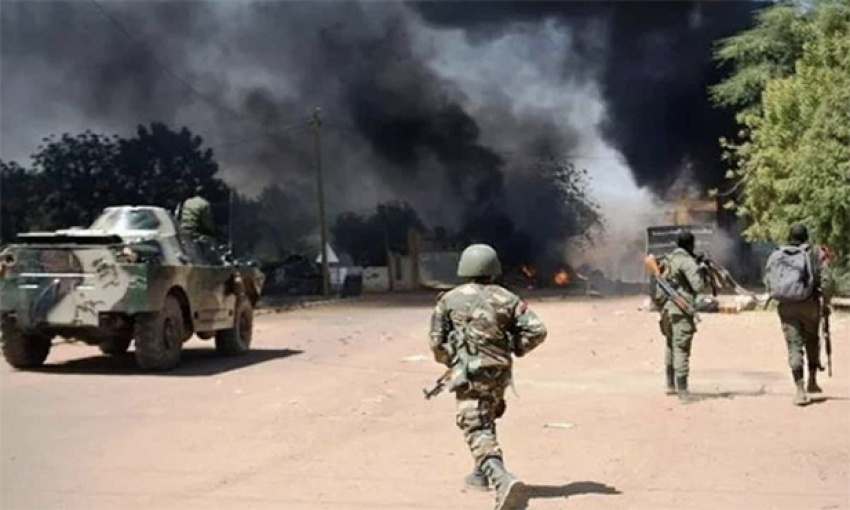 Attentats au Burkina Faso : « les djihadistes ont très tôt intégré l’enjeu de s’attaquer à l’harmonie religieuse »