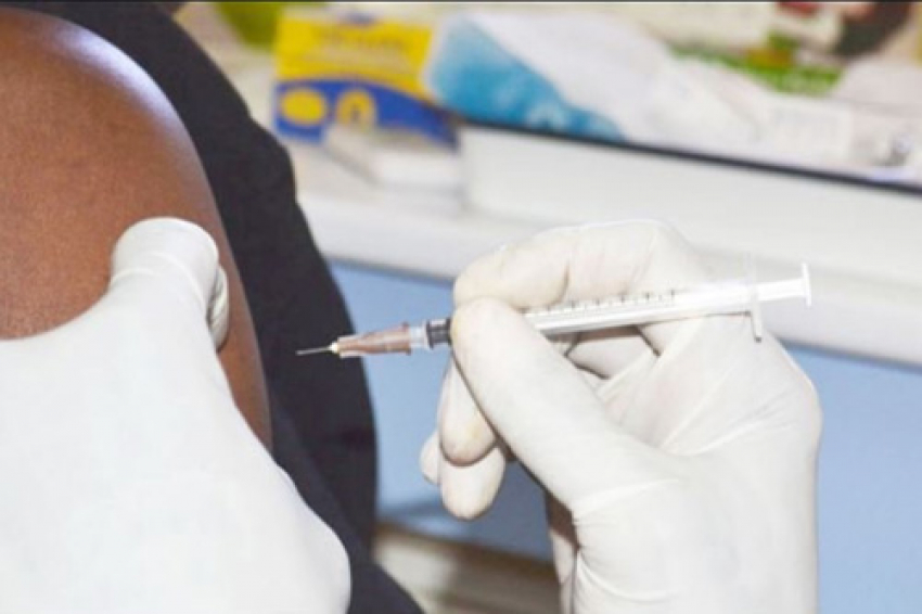 La prolifération des théories complotistes nourrit la réticence à l’égard du vaccin au Sahel