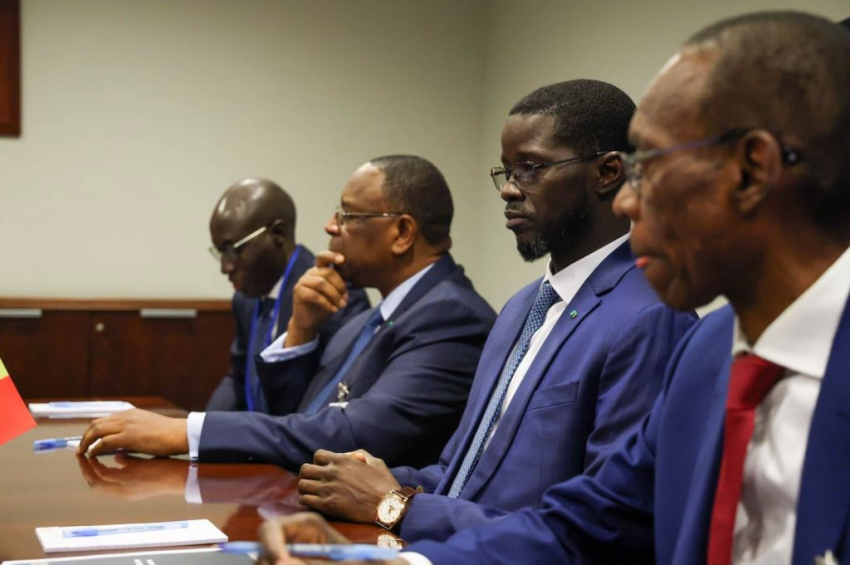 Sénégal : Le pouvoir sur plusieurs fronts